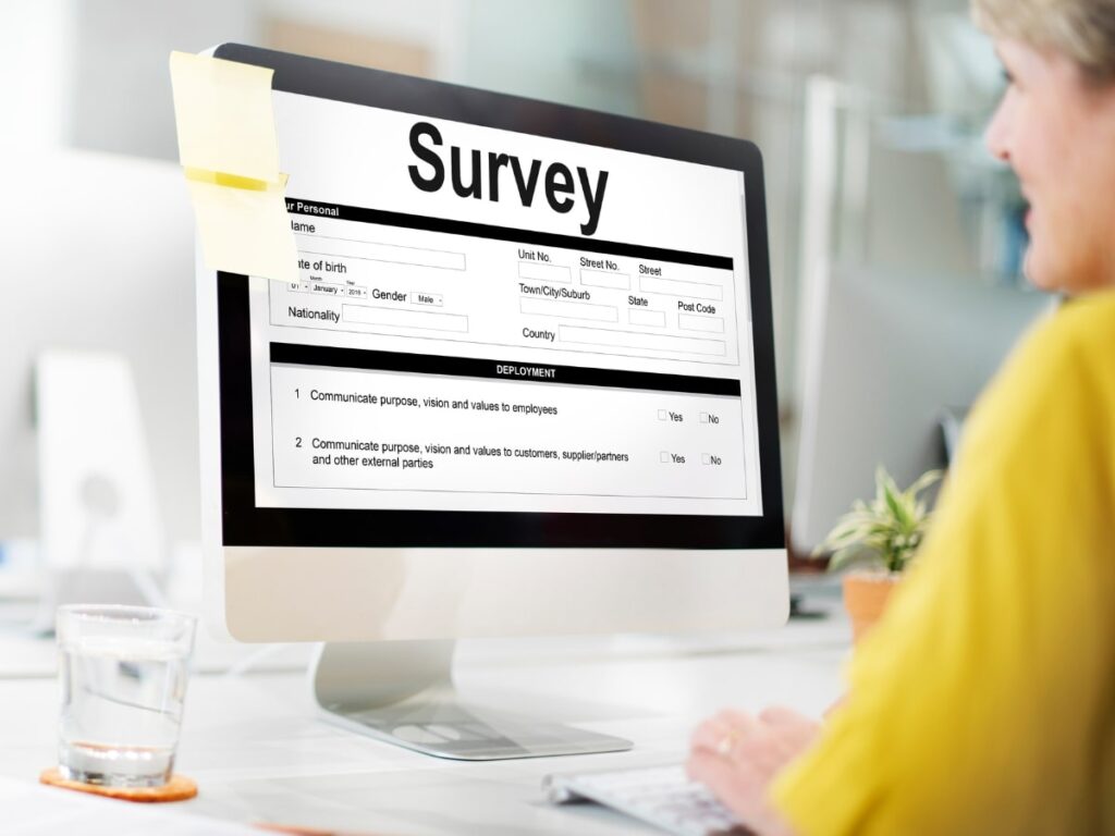 What is an online survey? Learn how to earn by taking online surveys and discover the best platforms to start making money from home.